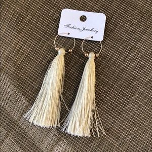 BEIGE TASSELED EARRINGS